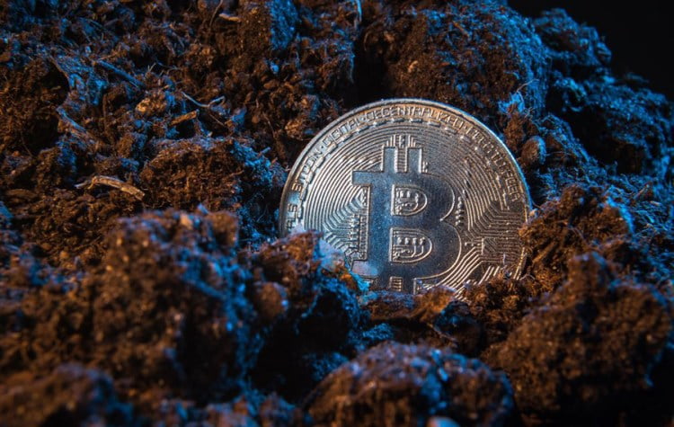 Bitcoin bie nën nivelin e 27,000 dollarëve ndërsa vazhdon shitja e kriptove