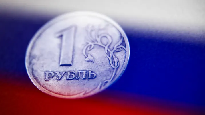 Rubla e Rusisë është në nivelin më të fortë në 7 vjet, pavarësisht sanksioneve masive, ja pse