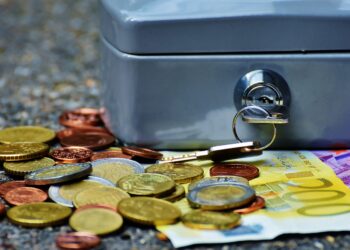 Depozitat iu kthyen rënies në shtator, Euro ngelet dominuese