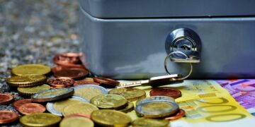 Depozitat iu kthyen rënies në shtator, Euro ngelet dominuese