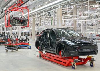 Tesla do t’u ofrojë punëtorëve në Gjermani rritje pagash këtë vit