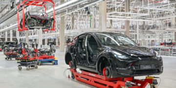 Tesla do t’u ofrojë punëtorëve në Gjermani rritje pagash këtë vit