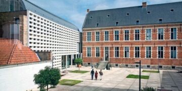 Nisin aplikimet për Kolegjin Europian në Tiranë