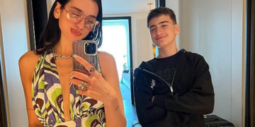 Dua Lipa me nje familje talentesh
