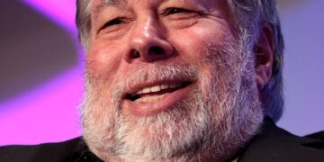 Shtrohet në spital bashkëthemeluesi i Apple, Steve Wozniak