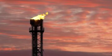 Shkencëtarët e klimës: Viti 2023 ‘fillimi i fundit’ për epokën e karburanteve fosile