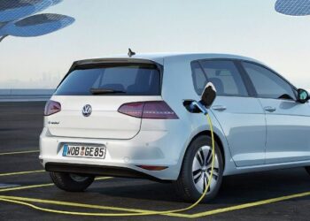 A po planifikon BE-ja të shtyjë në kohë tarifat për automjetet elektrike pas Brexit?