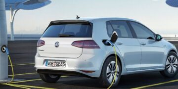 A po planifikon BE-ja të shtyjë në kohë tarifat për automjetet elektrike pas Brexit?