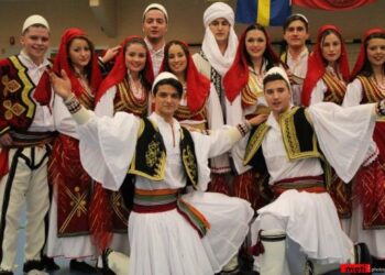Regjisorja shqiptare themelon “New York fashion brand“, e cila promovon veshjet tradicionale