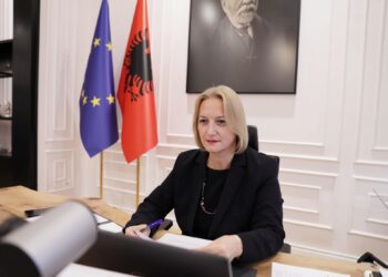 Ministrja Denaj takim me kryetarët e bashkive për zonat rurale