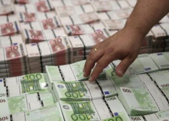 Me 100 dollarët e fituara në llotari luan përsëri dhe fiton 1 milion dollarë