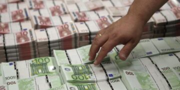 Me 100 dollarët e fituara në llotari luan përsëri dhe fiton 1 milion dollarë