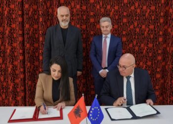 Ndërtimi i linjës hekurudhore Vorë-Hani i Hotit, firmoset marrëveshja