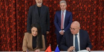 Ndërtimi i linjës hekurudhore Vorë-Hani i Hotit, firmoset marrëveshja