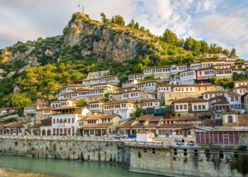 Media sllovene “City Magazine”: Shqipëria destinacioni për pushime “të çmendura” në 2024