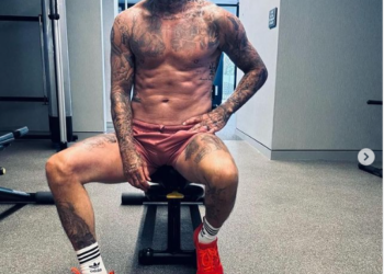 Victoria Beckham provokon me një foto të bashkshortit nga palestra