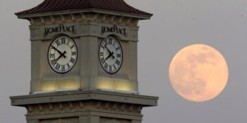 NASA dëshiron të krijojë një orë të re për Hënën, ku sekondat ecin më shpejt