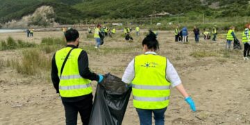 Aksioni i pastrimit në bregdetin e Durrësit