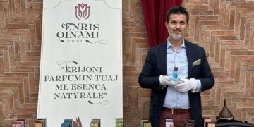 Enris Qinami, shqiptari që krijon parfume në mes të Parisit