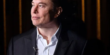Elon Musk ripunëson disa nga punonjësit e Supercharger që shkarkoi më herët