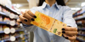 Argjentina e goditur nga inflacioni ka një kartëmonedhë të re, me vlerë vetëm 10 dollarë