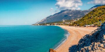 “Travel off Path”: Shqipëria mes tre destinacioneve verore në Evropë për t’u vizituar në 2024