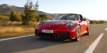 Porsche zbulon makinën e parë sportive hibride 911, duke filluar nga 164,900 dollarë