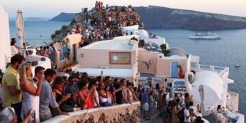 Turizmi masiv, autoritetet ne Santorini-banorëve:Kufizoni lëvizjet