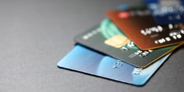 Numri i kartave të kreditit u rrit për herë të parë pas pandemisë, dy banka zotërojnë mbi 70% të tregut