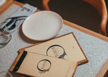 Oliveta Restaurant, ambjenti më “cool” në Tiranë me shijen e kuzhinës mesdhetare greke