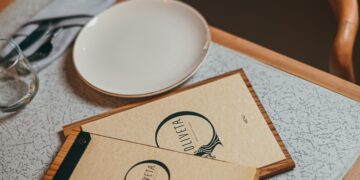 Oliveta Restaurant, ambjenti më “cool” në Tiranë me shijen e kuzhinës mesdhetare greke