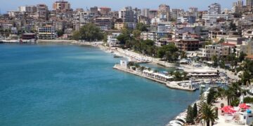 Pushimet në Shqipëri njëlloj si në Greqi, por më lirë dhe me më pak turma