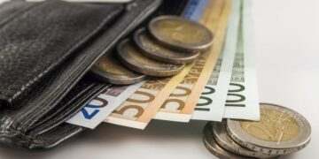 Paga mbi 3 mijë euro për kryetarët e bashkive . Sa do paguhen për kryebashkiakët dhe punonjësit e 61 njësive?