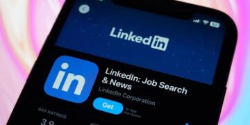 LinkedIn: Ne jemi shumë të mërzitshëm për fëmijët për ndalimin e mediave sociale