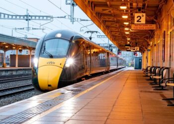 Treni me bateri përshkon 322 km me një karikim