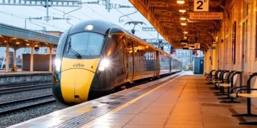 Treni me bateri përshkon 322 km me një karikim