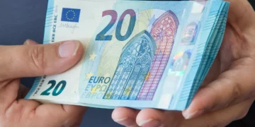 Nga 164 € në Ukrainë në 2,700 € në Luksemburg, ja ku qëndron Shqipëria në hartën e pagave në Europë