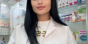 Xheni Canaj, farmacistja që sheh një “partner në shëndet” tek çdo pacient