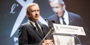 Taksa mbi pasurinë do të ishte fatale për ekonominë franceze, thotë njeriu më i pasur në Europë