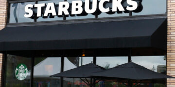 Starbucks do të mbyllë disa kafene si pjesë e një plani ristrukturimi