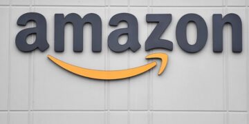 Amazon shpreson të zevëndësojë mijëra punonjës me robotë