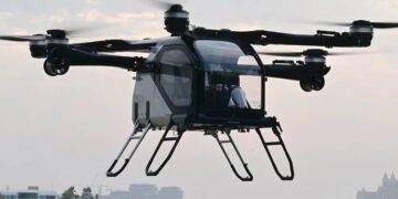 Prezantohet për herë të parë makina fluturuese në Dubai