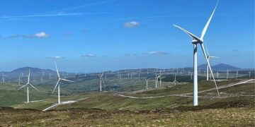 Energjia e erës “fluturon” në 2025 – Instalimet globale rriten me 64% në gjysmën e parë të vitit