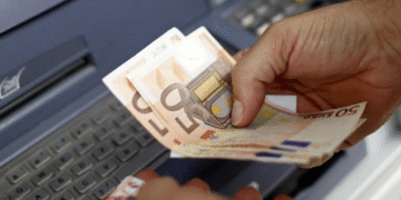 Paga mesatare në Zvicër rritet në 7024 franga