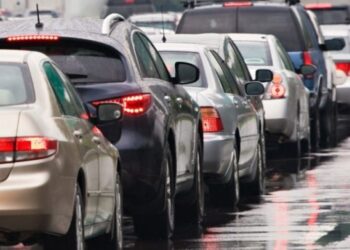 Kush përfiton nga vendimi i BE-së për automjetet? – Zbutja e masave për makinat me djegie të brendshme dëmton tregun evropian