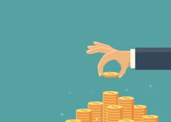 Shqiptarët “ndanë” 759 milionë euro nga pagat për periudhën janar-nëntor 2025