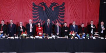 VATRA BASHKOI SHQIPTARËT E AMERIKËS NË FESTËN E FLAMURIT KOMBËTAR DHE 113 VJETORIN E PAVARËSISË SË SHQIPËRISË