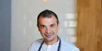 A e bën një shef kuzhine të sukseshëm vetëm eksperienca dhe titujt? Ravajol Hasani: ‘Konsumatori që nuk ndalon së kërkuari më shoqëron drejt suksesit’