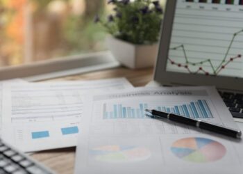 Shqiptarët “frenojnë” pagesat me home banking, 10.3% më pak veprime bankare në nëntor