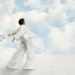 Pantone shpall ngjyrën e vitit 2026, “Cloud Dancer”, e bardha që simbolizon qetësi dhe fillime të reja